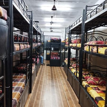 Shree Balaji Ac Dormitory Vandrehjem Thane Eksteriør billede