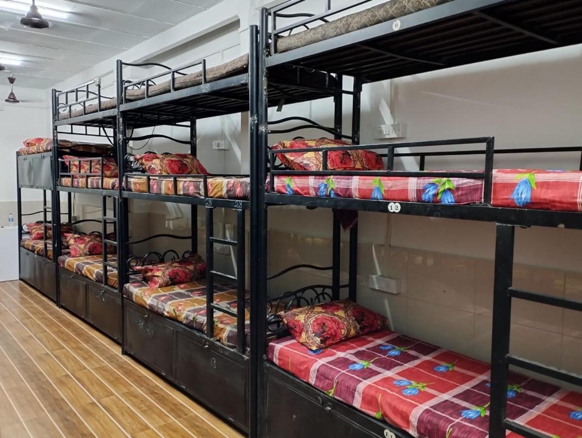 Shree Balaji Ac Dormitory Vandrehjem Thane Eksteriør billede